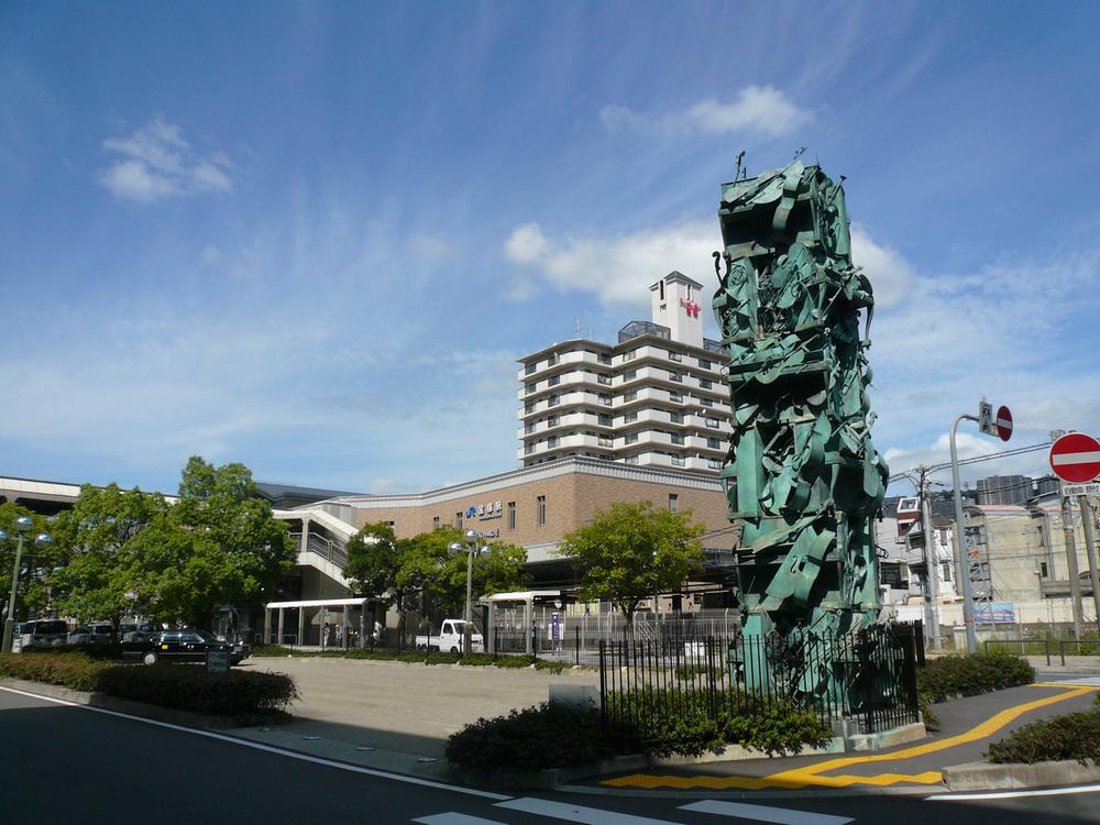 Other local. About walk to JR Takarazuka Station 6 minutes!