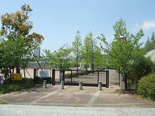 Primary school. Takarazuka Municipal Yamatedai ​​to elementary school 858m