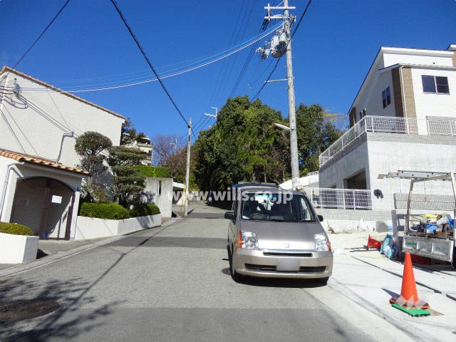 Local photos, including front road. Frontal road