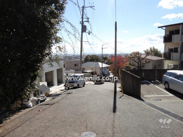 Local photos, including front road. Frontal road