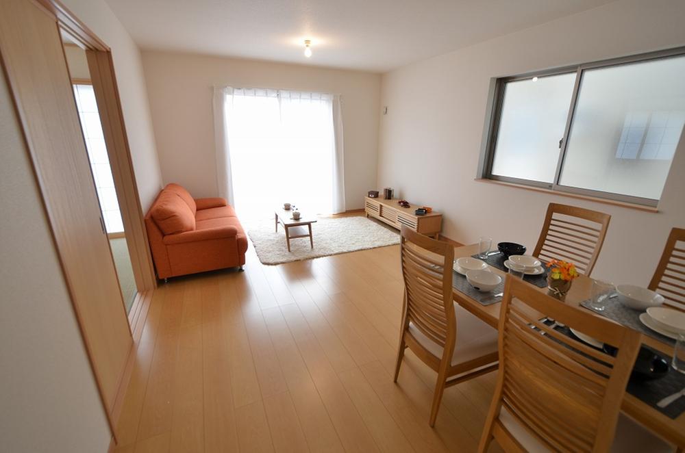 Living. Living Pictures