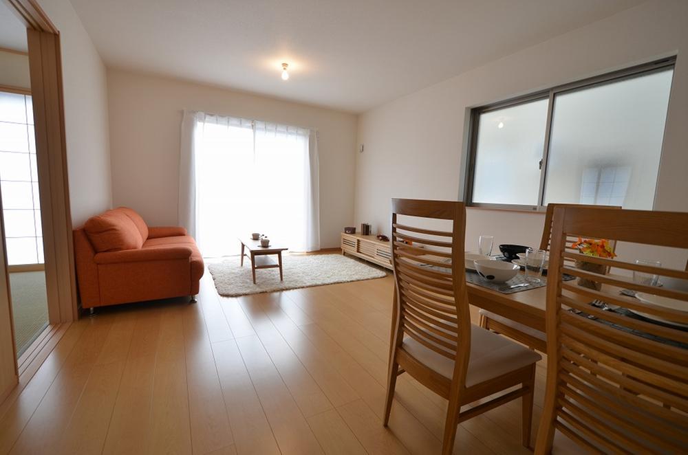 Living. Living Pictures