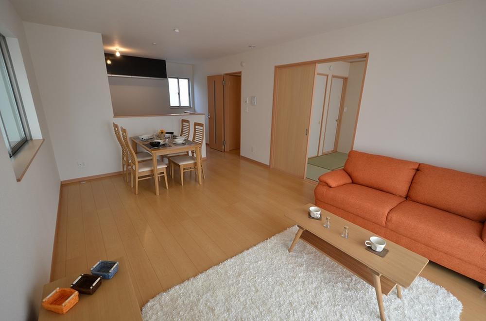 Living. Living Pictures