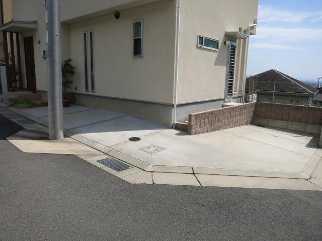 Parking lot. Parking two possible (size, please check local)