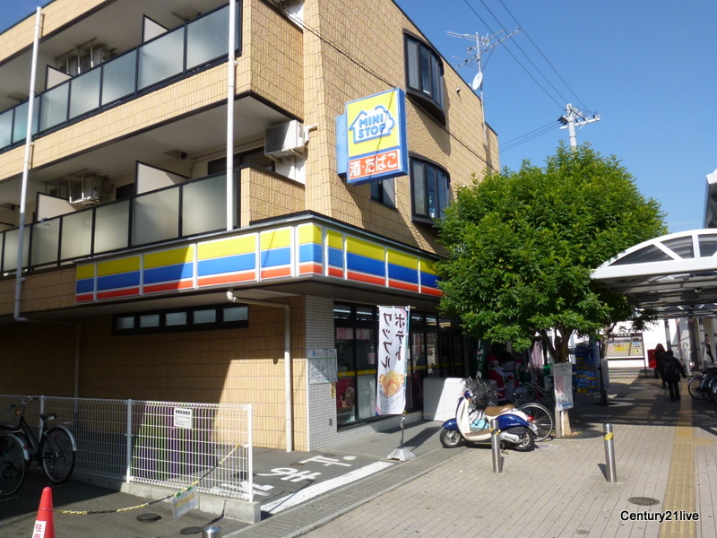 Convenience store. MINISTOP up (convenience store) 268m
