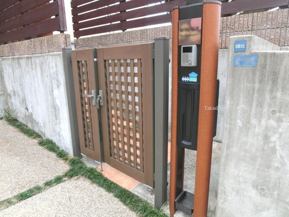 Other. Gatepost gate is around.