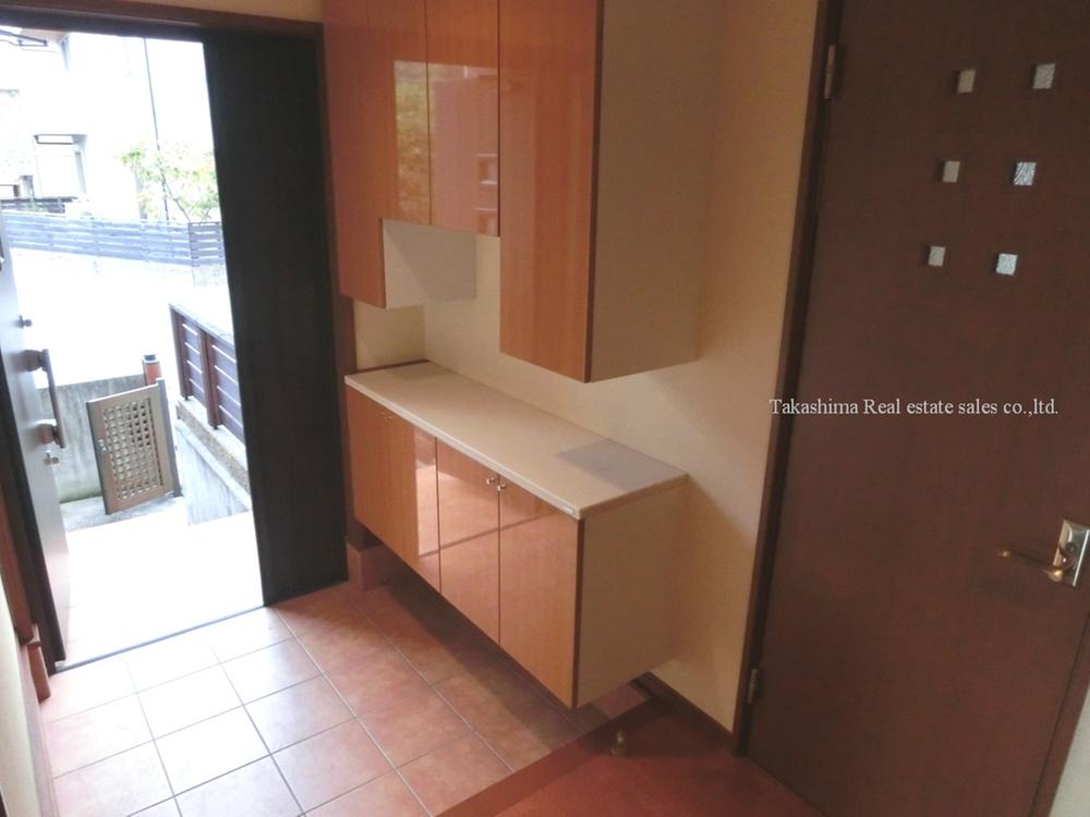 Entrance. Entrance storage is a large storage.