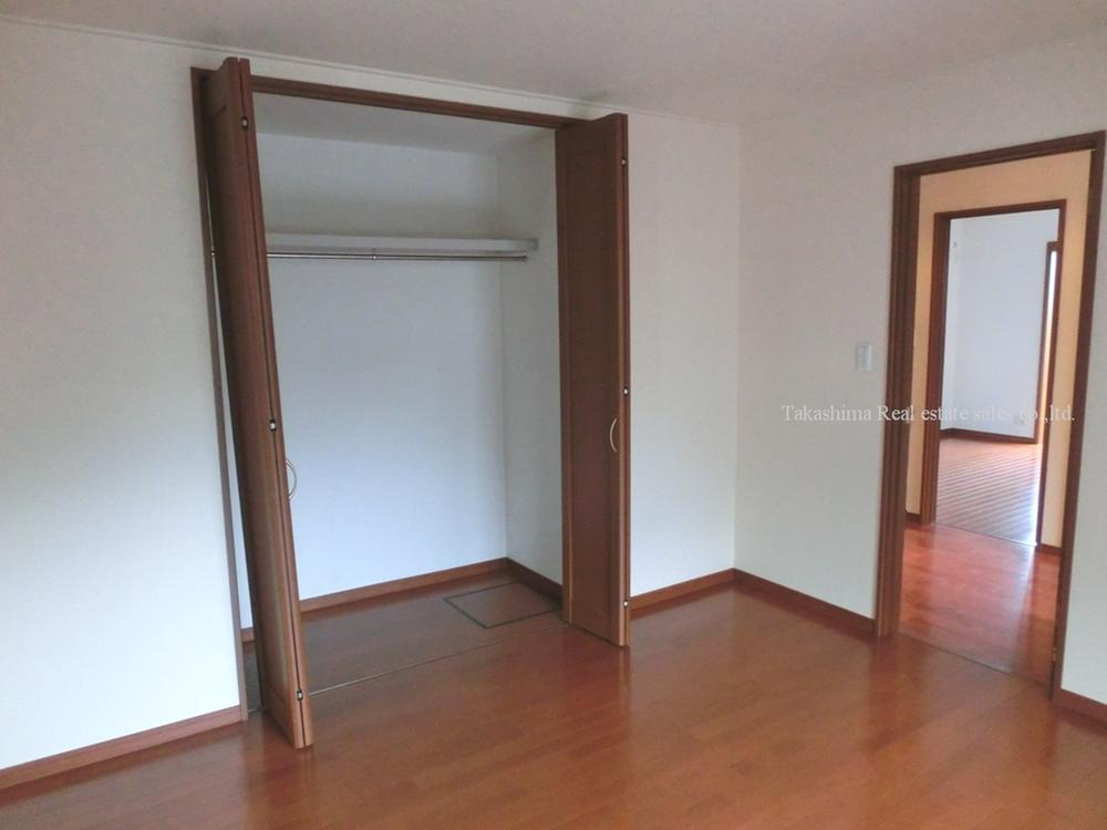 Receipt. Western-style closet.