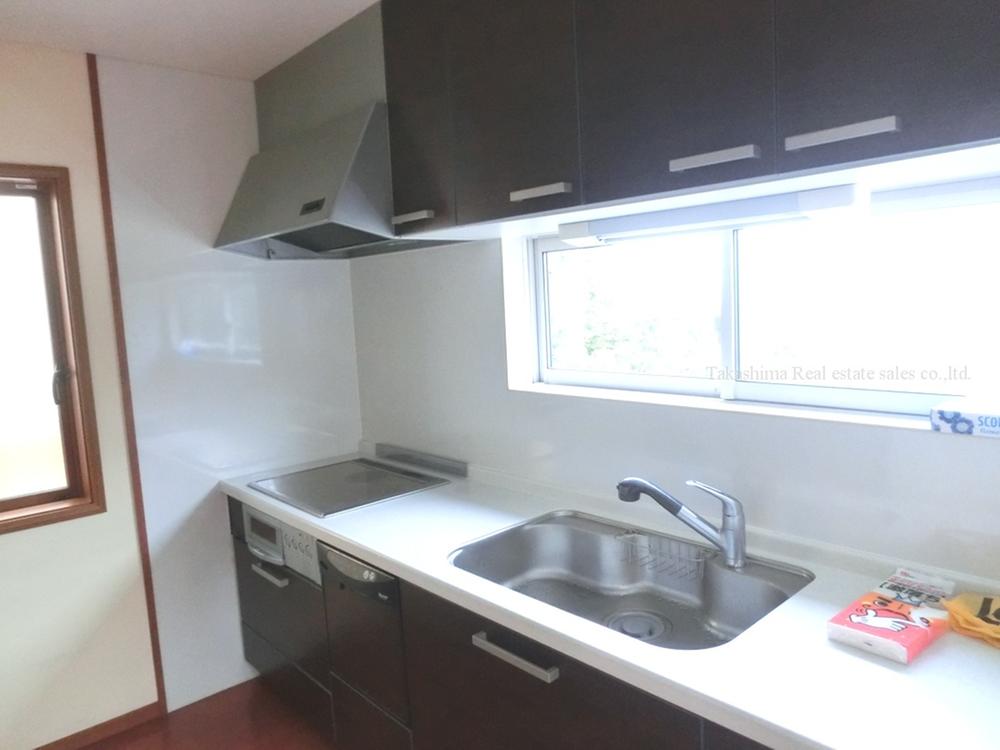 Kitchen. This is a system kitchen of IH cooking heater specifications.