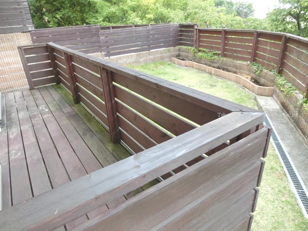 Garden. There is a large garden to the south.