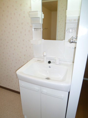 Washroom. Washstand new goods exchange with shower