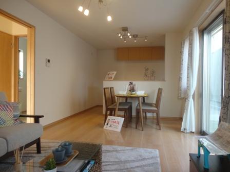 Living. Indoor (September 2013) Shooting (D No. land)