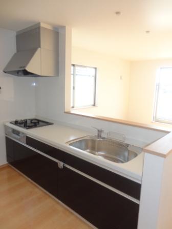 Kitchen. Indoor (September 2013) the color of the shooting (B No. land) kitchen depends on each item of land. 