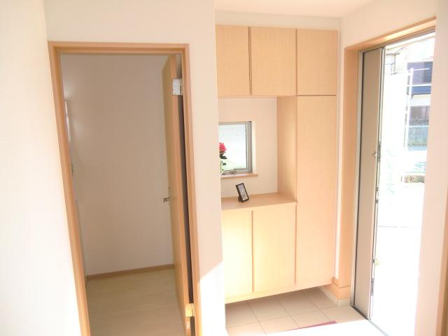 Entrance. Local photos (entrance)