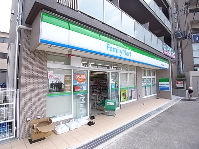 Convenience store. FamilyMart Hankyu Zhongshan Station store up (convenience store) 10m