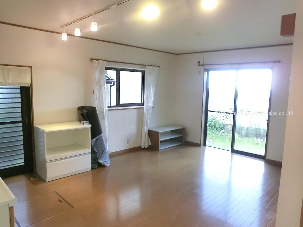 Living. Living in the adjacent There is a garden.