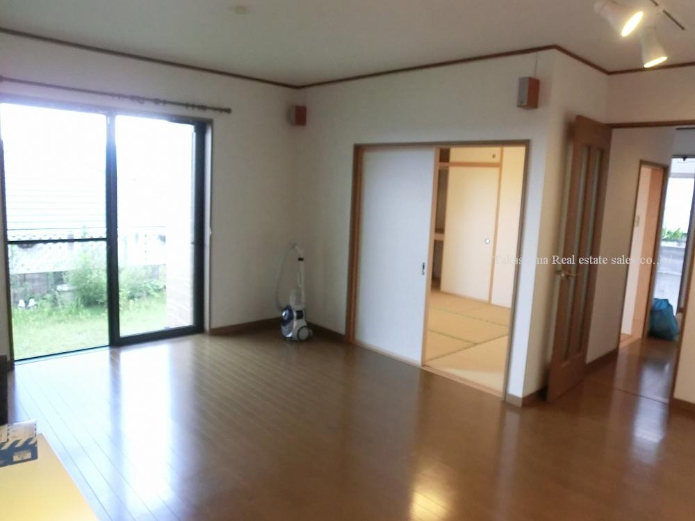 Living. Living and Japanese-style room is next.