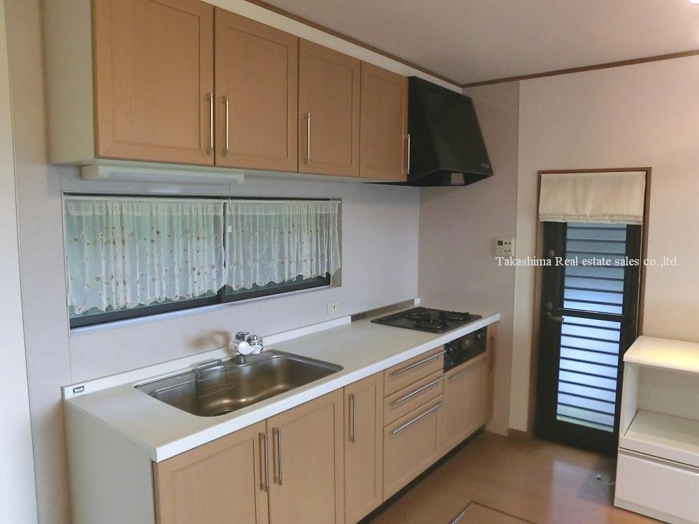 Kitchen. This is a system kitchen very clean state.