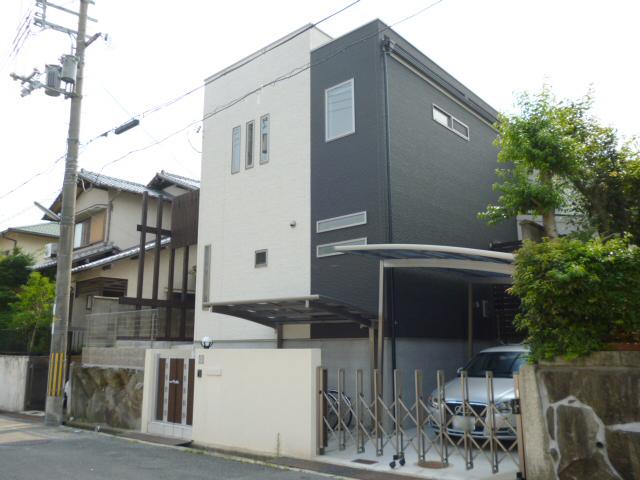 Local appearance photo. Property appearance (from the northeast side)