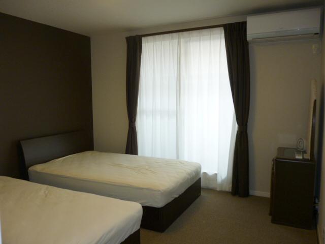 Non-living room. Master bedroom