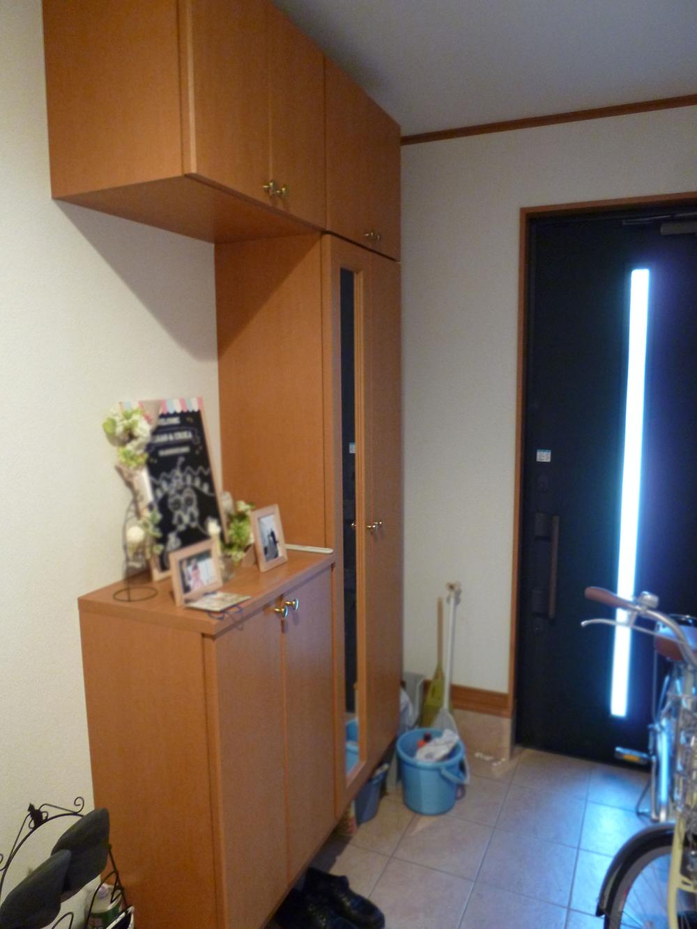 Entrance. Local (11 May 2013) Shooting