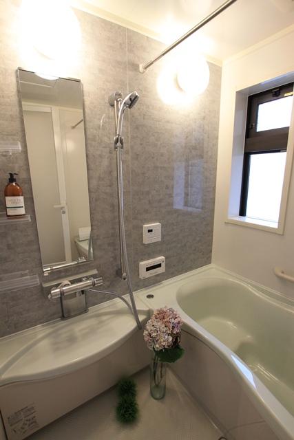 Bathroom. Bathroom dry ・ In addition to the heating, Mist sauna is also standard equipment. Bathing also part of the fun. 