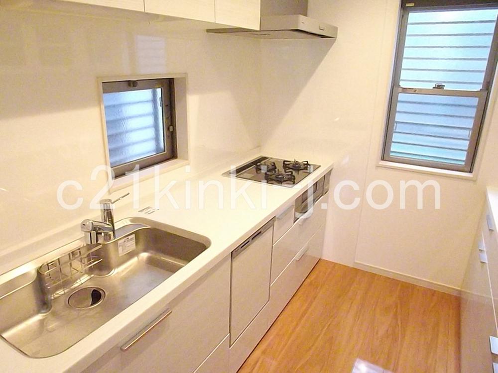 Kitchen. Local photo (kitchen) Glass top stove ・ Dishwasher!