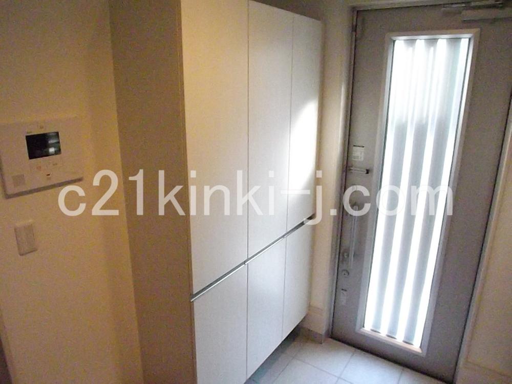 Entrance. Local photos (entrance)