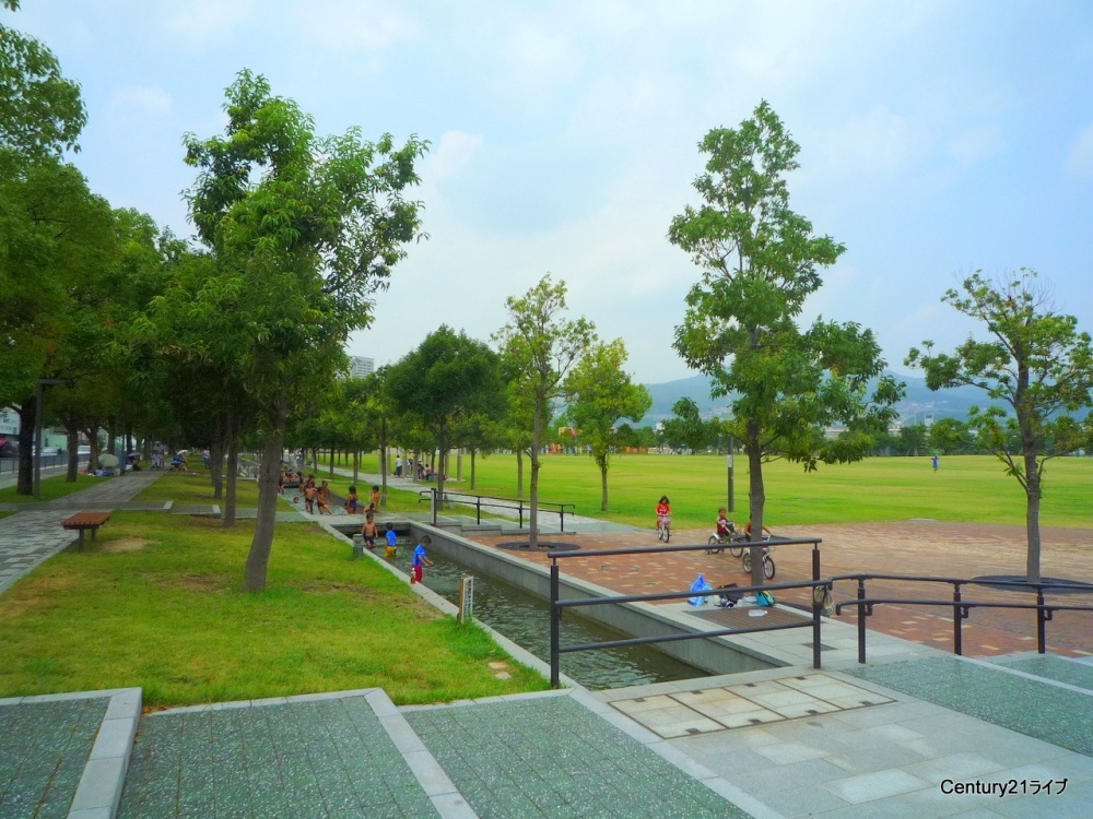 park. 537m to Suehiro Central Park (park)
