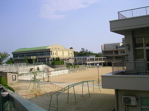Primary school. Takarazuka 1175m until the Municipal Nagao Elementary School