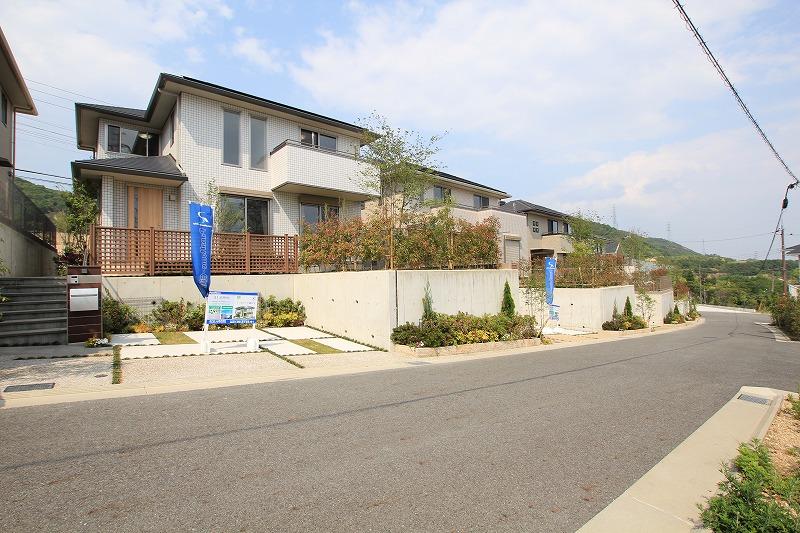 Sale already the city average, A wide road, Open space. The room some luxury you to.