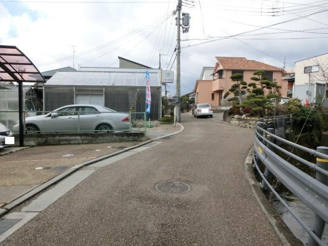 Local photos, including front road. Local (12 May 2013) Shooting