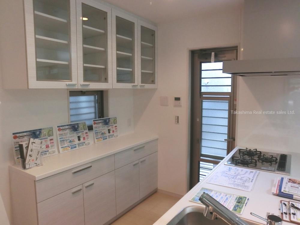 Kitchen. It is a cupboard standard equipment of the same surface material and the kitchen.