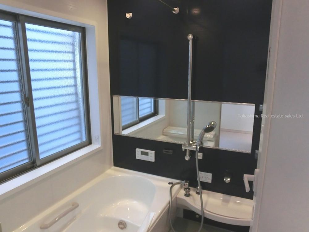 Bathroom. Also equipped with mist sauna to the system bus with a bathroom drying heater.