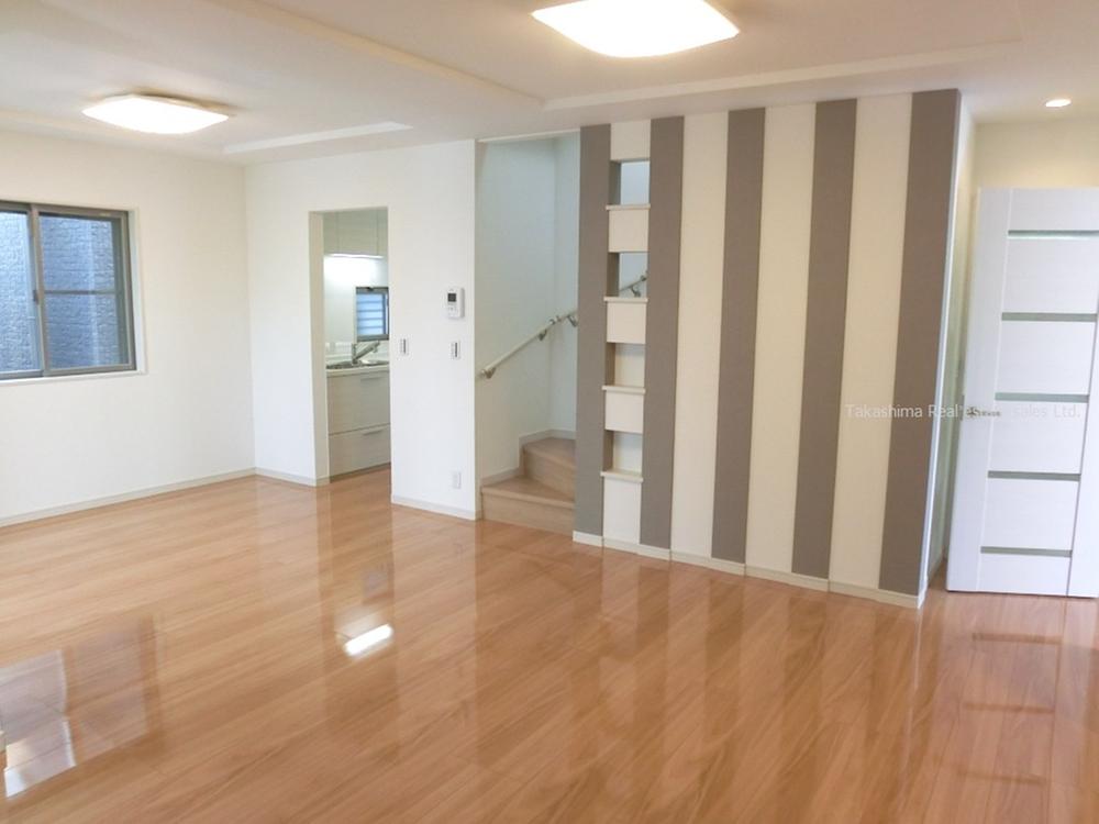 Living. Photos from the opposite. E No. land is the stand-alone kitchen.