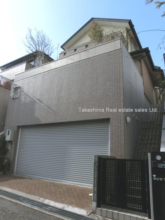 Local appearance photo. The room is very clean.