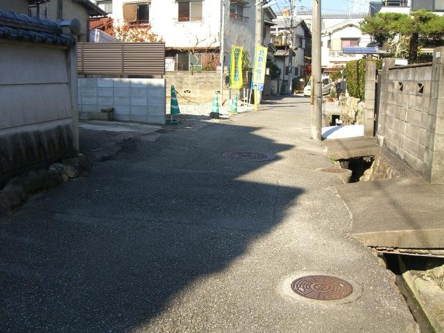 Local photos, including front road. Local (12 May 2013) Shooting