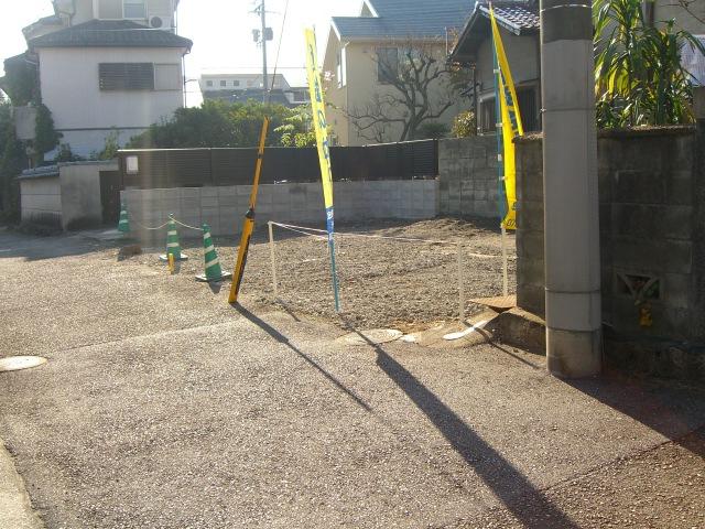 Local photos, including front road. Local (12 May 2013) Shooting