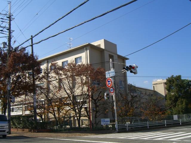 Junior high school. Takarazuka Municipal Takarazuka until junior high school 886m