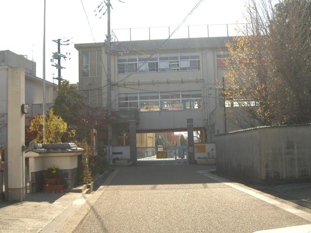 Primary school. Takarazuka 306m to stand Obama Elementary School