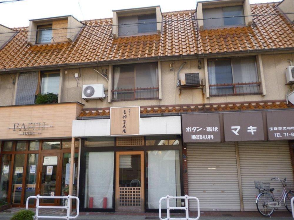 Local appearance photo