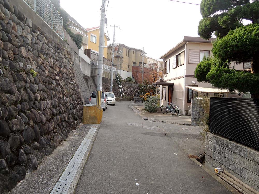 Local photos, including front road. Local shooting