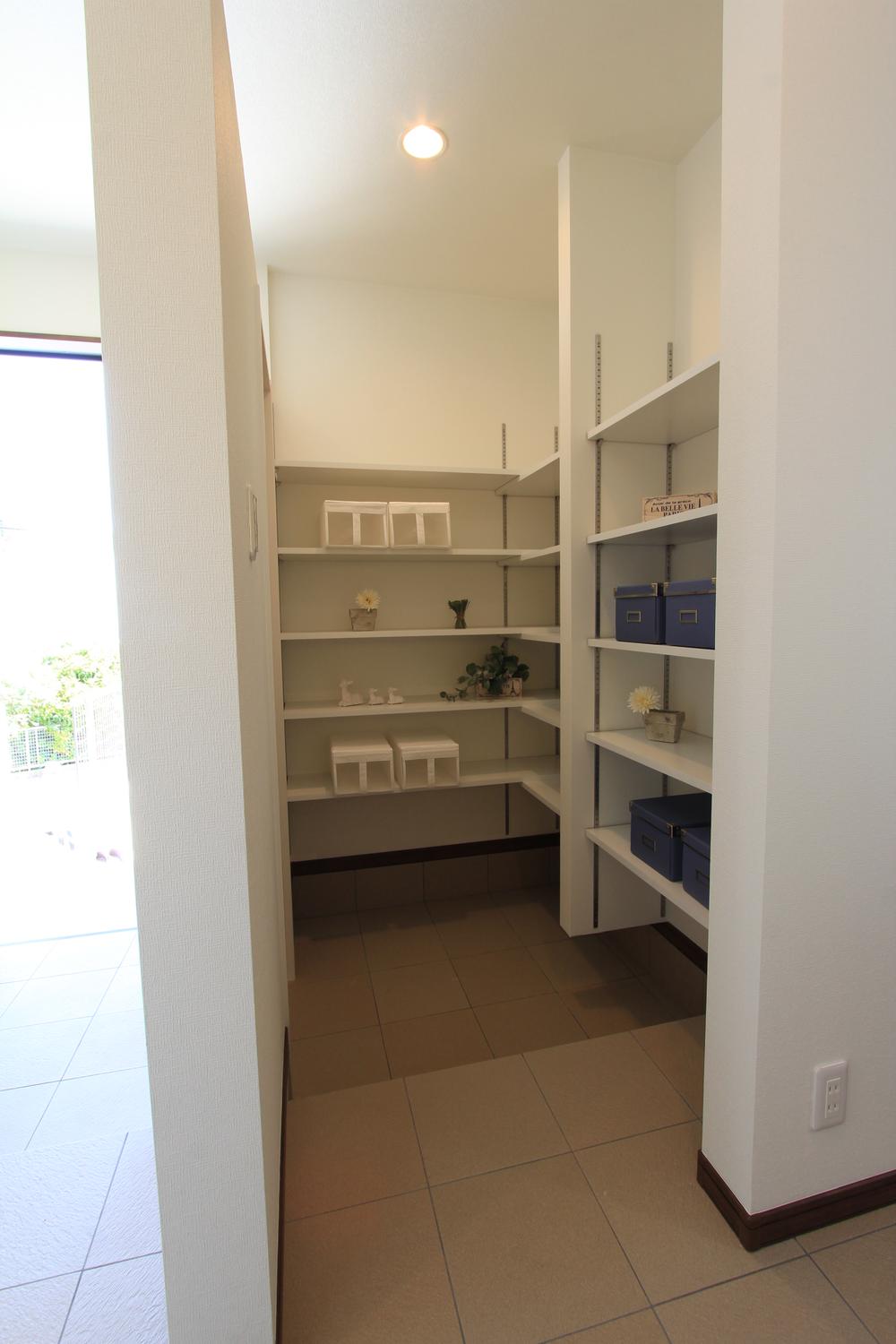 Model house photo. Model house "Pyurute" series has wide shoes cloak