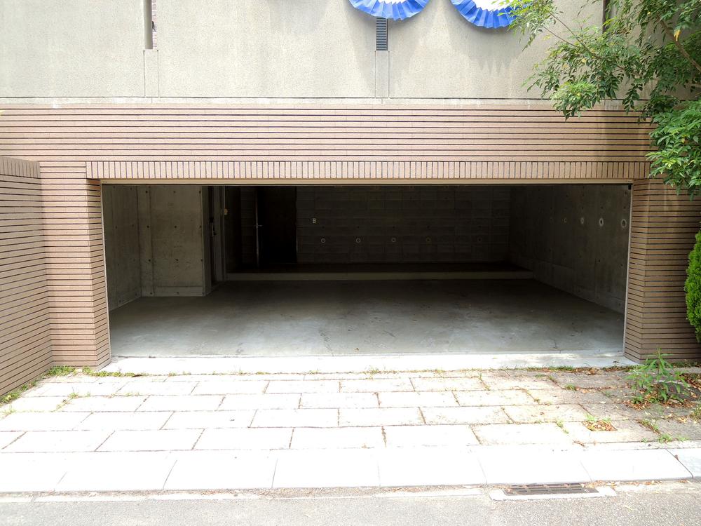 Parking lot. Local shooting