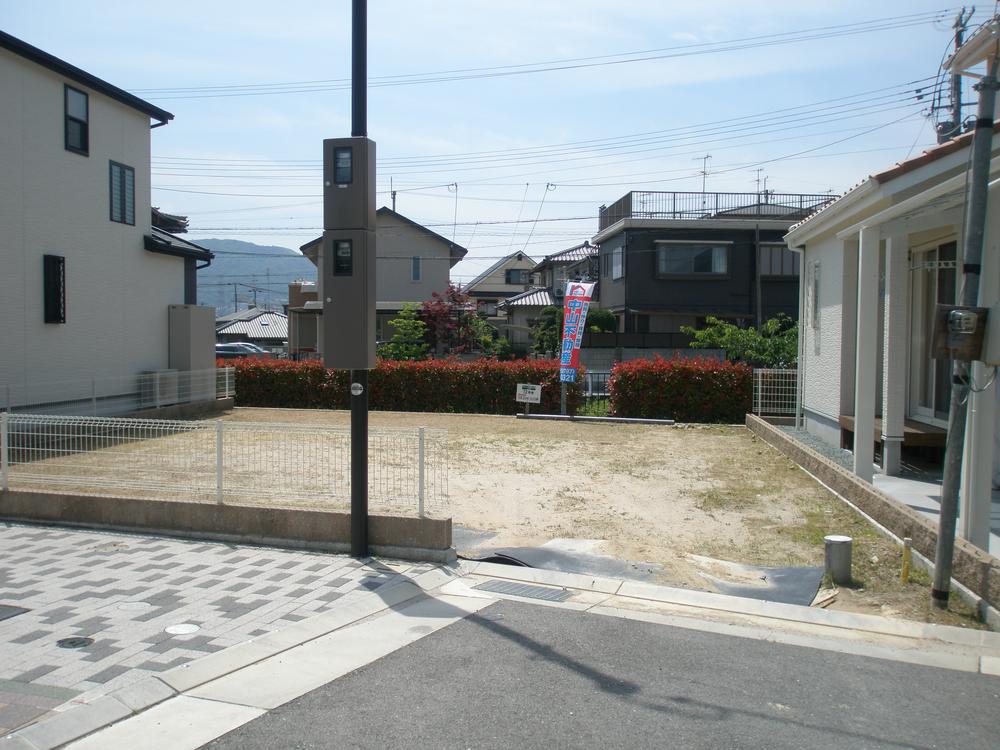 Local land photo. There is a promenade, Trying to achieve the ideal of life in the bright and airy with plenty of local