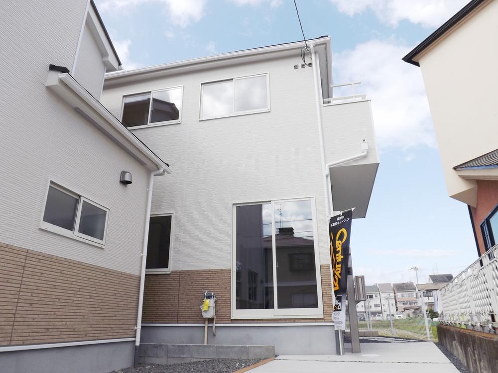 Same specifications photos (appearance). Outer wall adopted to wash away the dirt with the same specification photos (appearance) rain! 