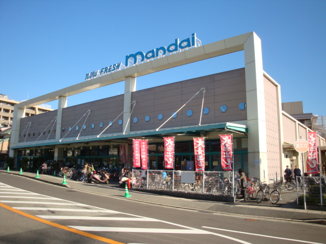 Supermarket. Bandai Takarazuka Nakasuji store up to (super) 583m