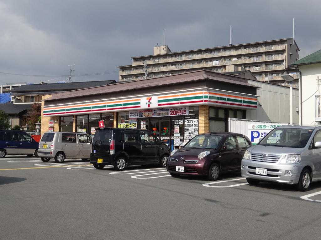 Convenience store. Seven-Eleven Takarazuka Yamamotonishi store up (convenience store) 303m