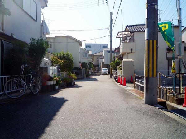 Local photos, including front road. Local shooting