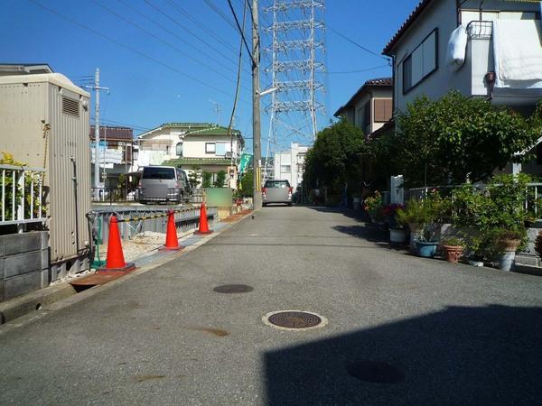 Local photos, including front road. Local shooting